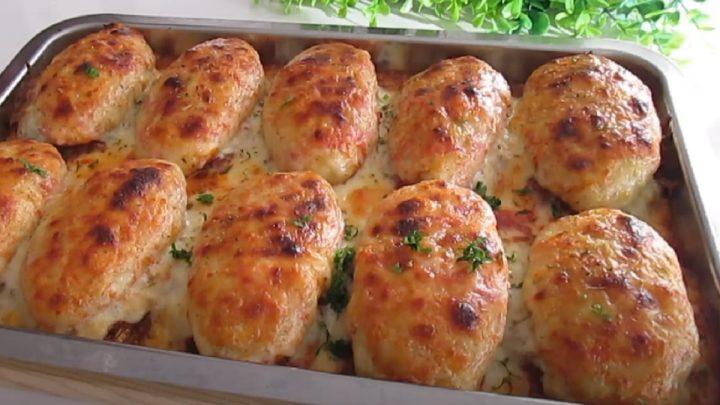 М'ясні човники з капустою і картопляним пюре