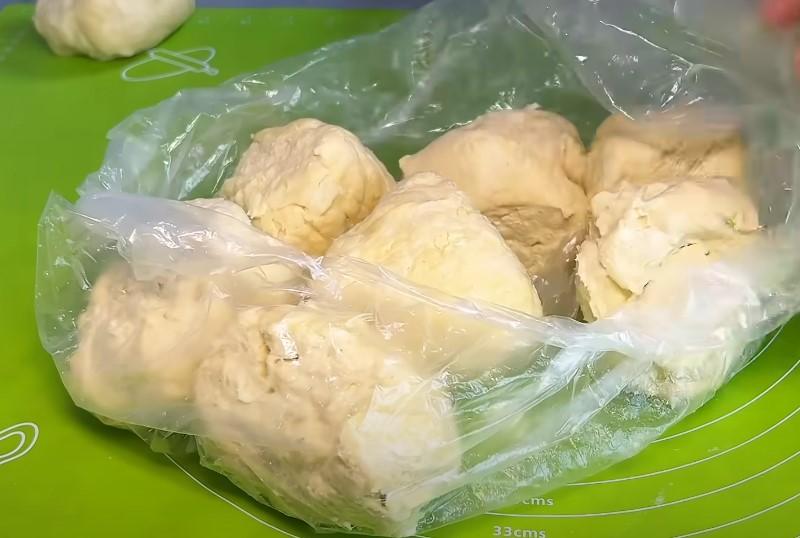 Хрумкий торт Наполеон, виходить соковитим і дуже смачним
