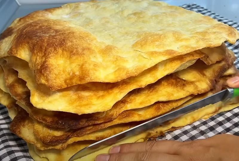 Хрумкий торт Наполеон, виходить соковитим і дуже смачним