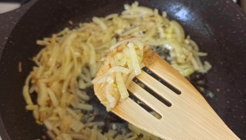 М'які курячі сердечка в сметанному соусі