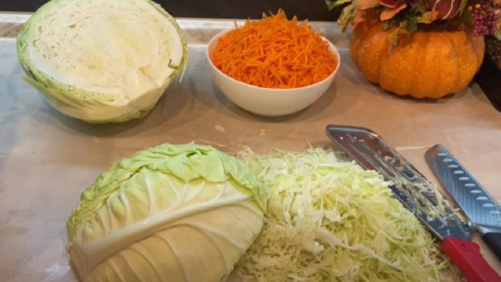 Мариную капусту лише так. З морквою в оцтовому маринаді