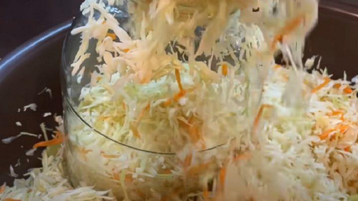 Мариную капусту лише так. З морквою в оцтовому маринаді
