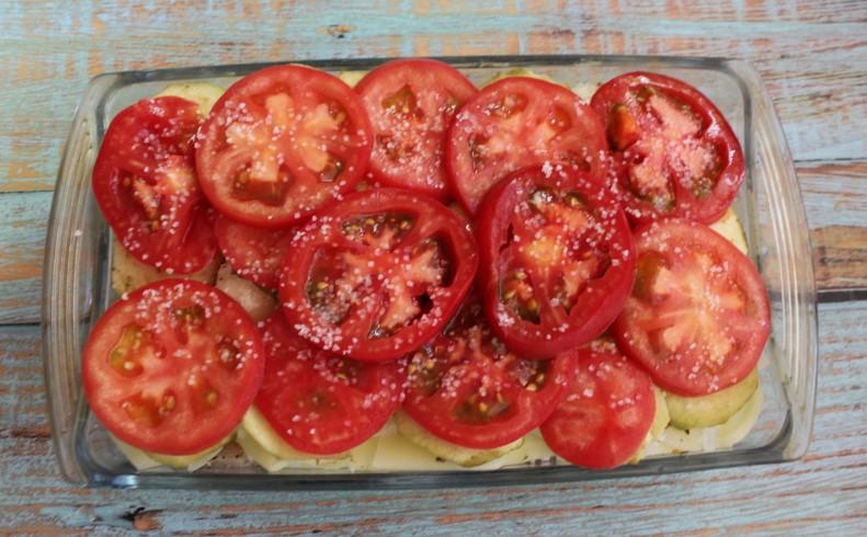 Куряче філе з овочами в духовці