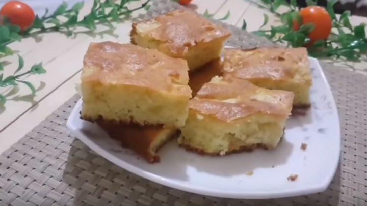 Пишний яблучний пиріг з корицею