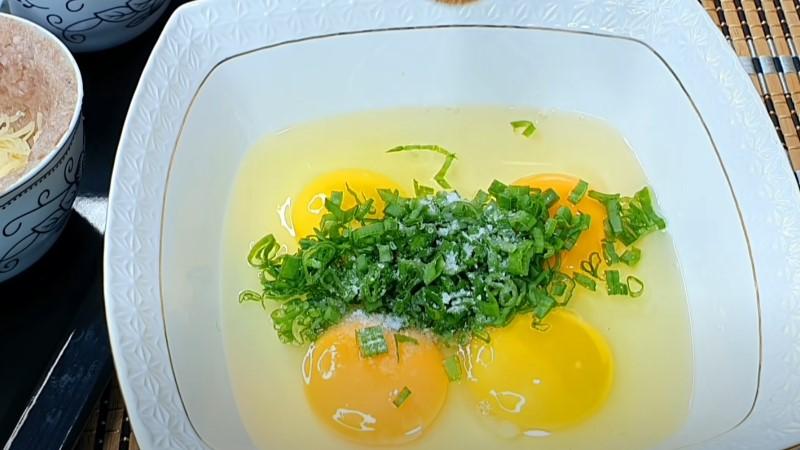Мафіни з фаршу із морквяним салатом