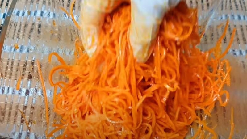 Мафіни з фаршу із морквяним салатом