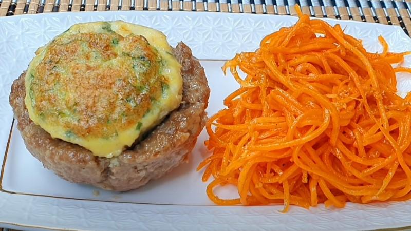 Мафіни з фаршу із морквяним салатом