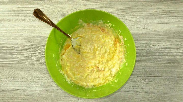Кабачки з фаршем та грибами, запечені під соусом