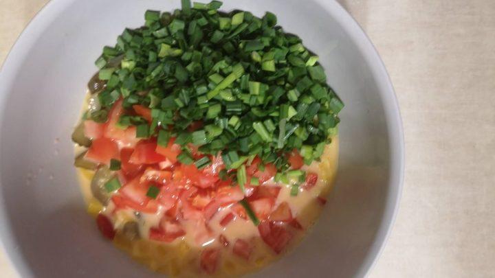 Рулетики із курячого філе з начинкою, запечені з овочами