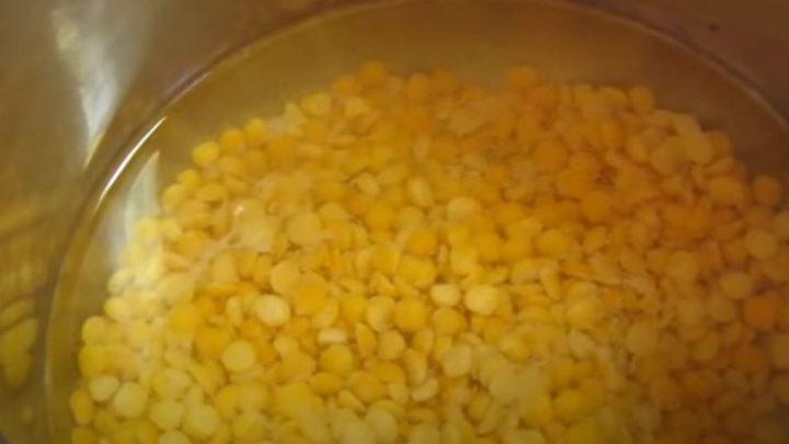 Гороховий суп зі свинячими ребрами. Він смачний та ситний
