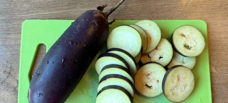 Закуска з баклажанів із в'яленими помідорами