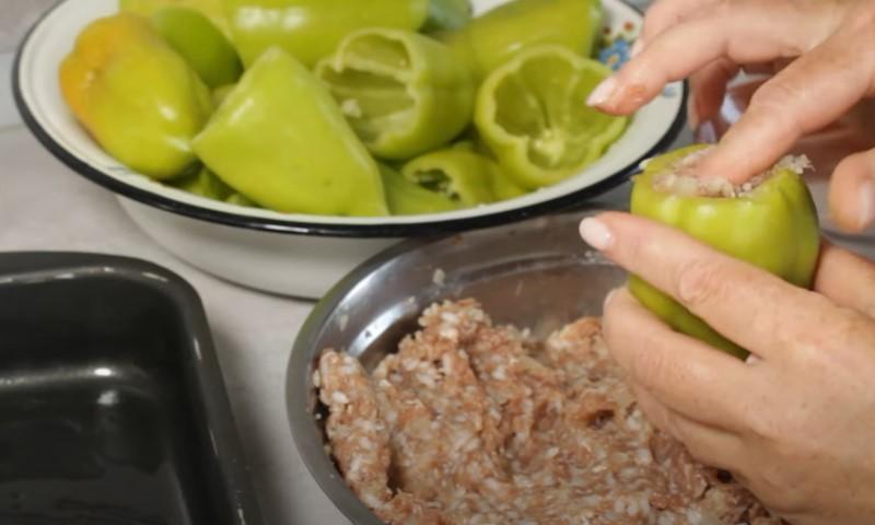 Фарширований перець у духовці. Перша страва, яку я готую у сезон перців