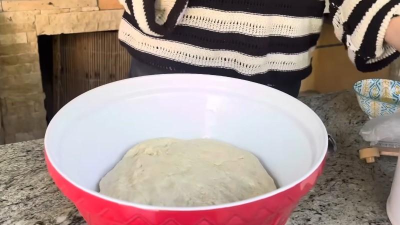 Хрусткі пиріжки з картоплею із універсального дріжджового тіста