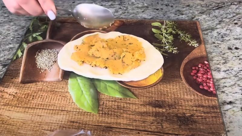 Хрусткі пиріжки з картоплею із універсального дріжджового тіста