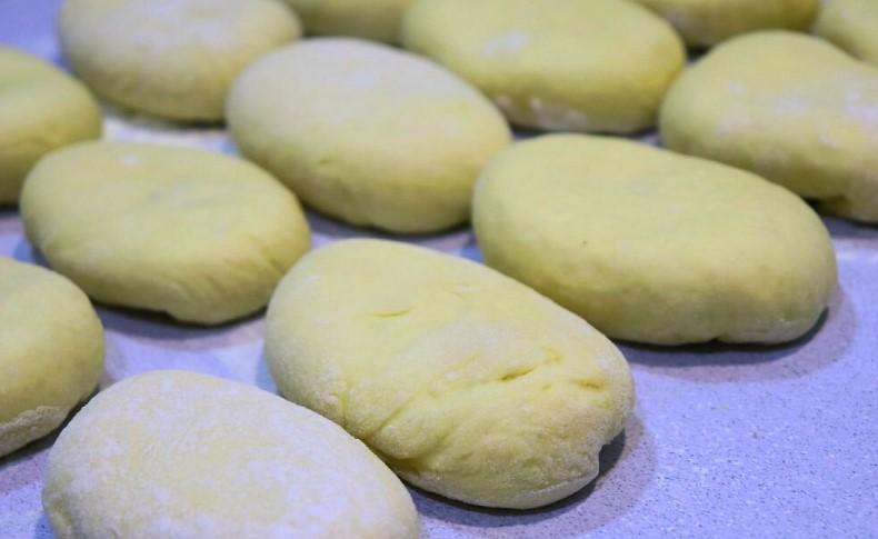 Тісто, як пух. Пиріжки із начинкою з картоплі та квашеною капустою