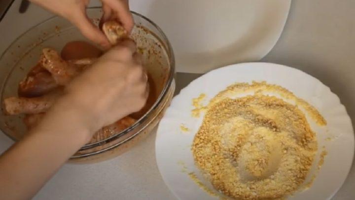 Курка в домашніх умовах. Виходить ніжною всередині та з хрусткою скоринкою зовні