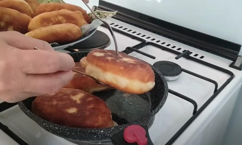 Пиріжки з печінкою: апетитні та красиві