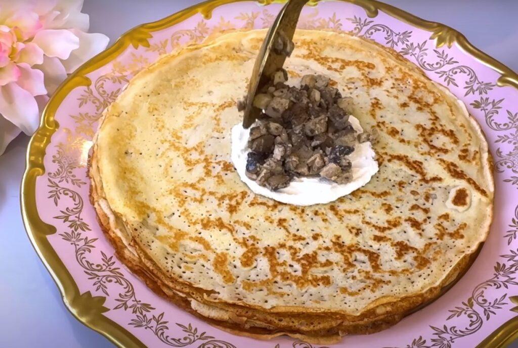 Млинці із смачною та ситною грибною начинкою