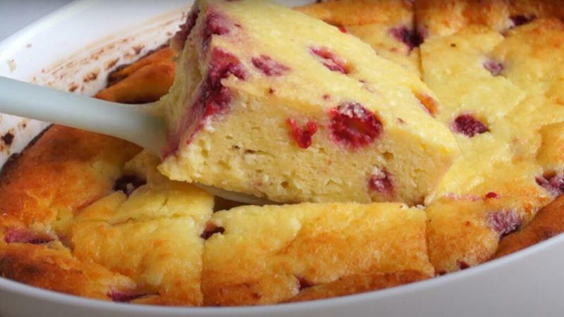 Цю сирну запіканку готую на сніданок з замороженими ягодами