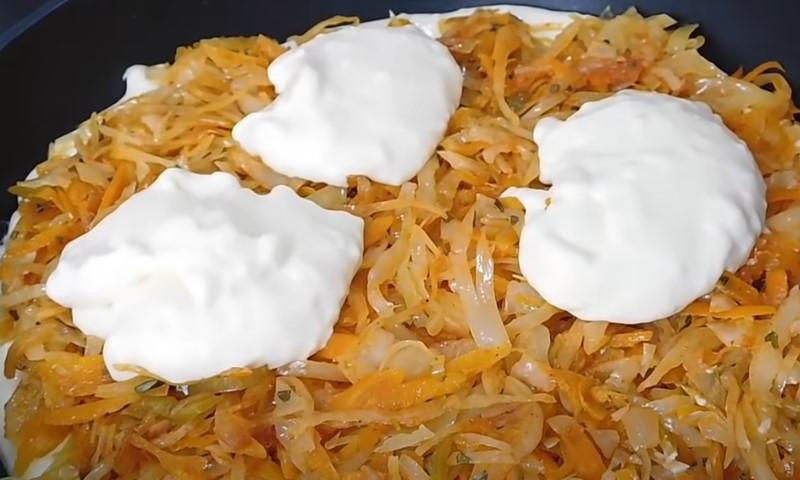 Ароматний, м'який та смачний. Заливний пиріг з капустою на сковороді