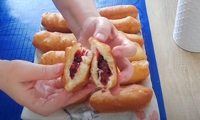 М'які та повітряні пиріжки з буряковою начинкою