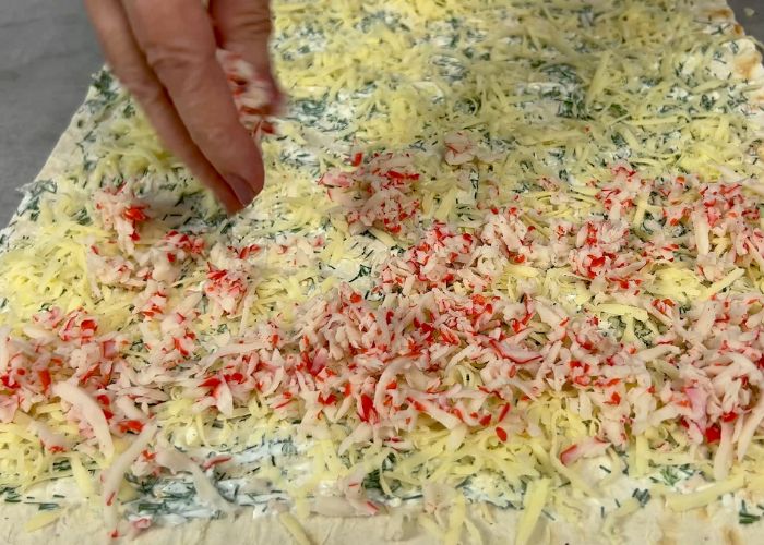 Смачний рулет із лаваша з крабовими паличками на Новий рік