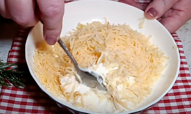Святкова закуска з тостового хліба зі шпротами