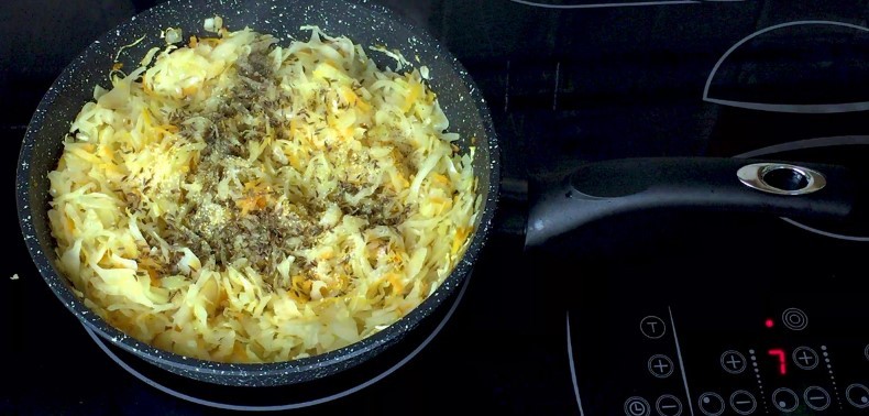 Солянка з квашеної капусти, якою я підкорила свою сім'ю