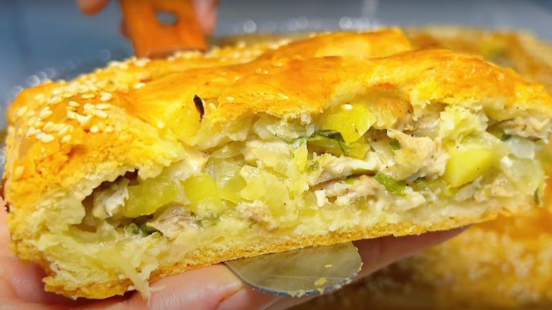 Нереально смачний пиріг з куркою та картоплею