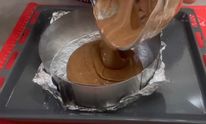 Яйця, цукор та борошно. Великий торт, який я готую на свята