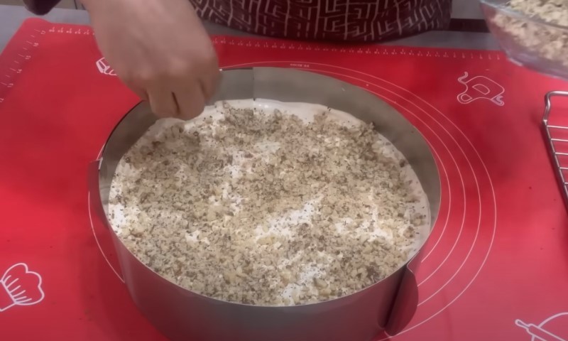 Яйця, цукор та борошно. Великий торт, який я готую на свята