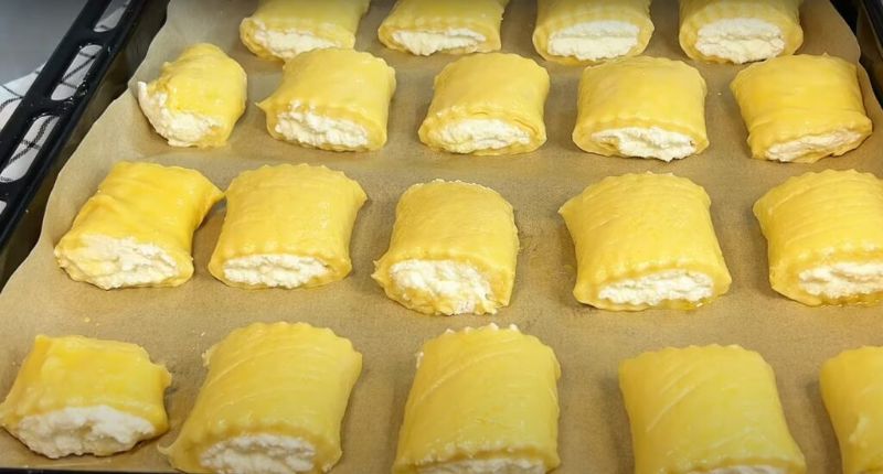 Легкий рецепт печива з сирною начинкою до чаю