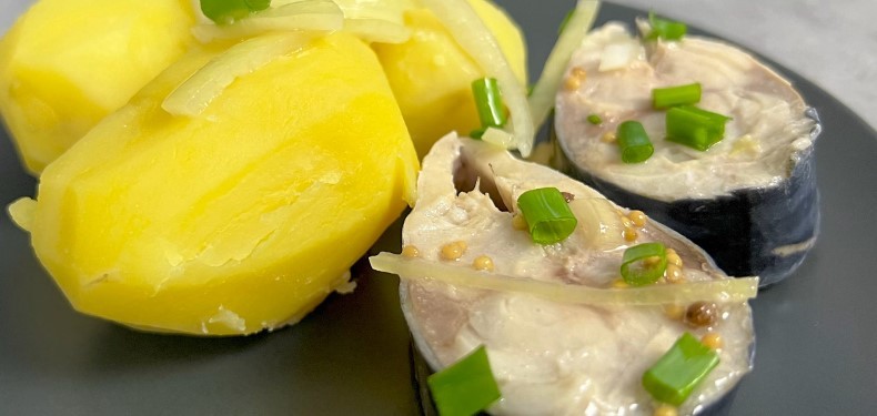 Маринована скумбрія за 24 години у смачному маринаді
