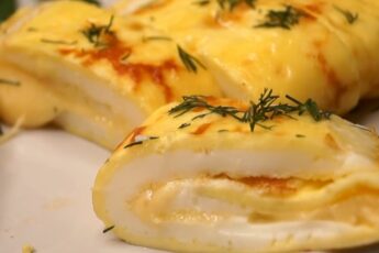 Яєчний рулет із сиром