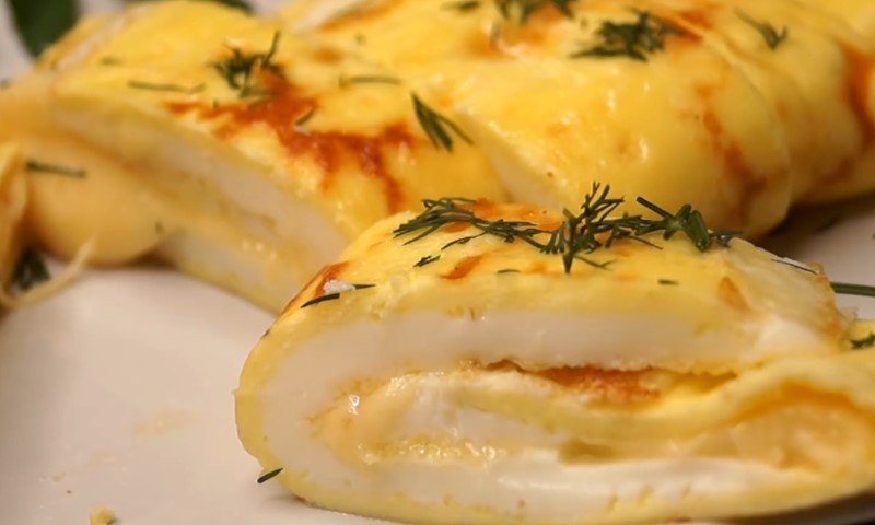 Яєчний рулет із сиром