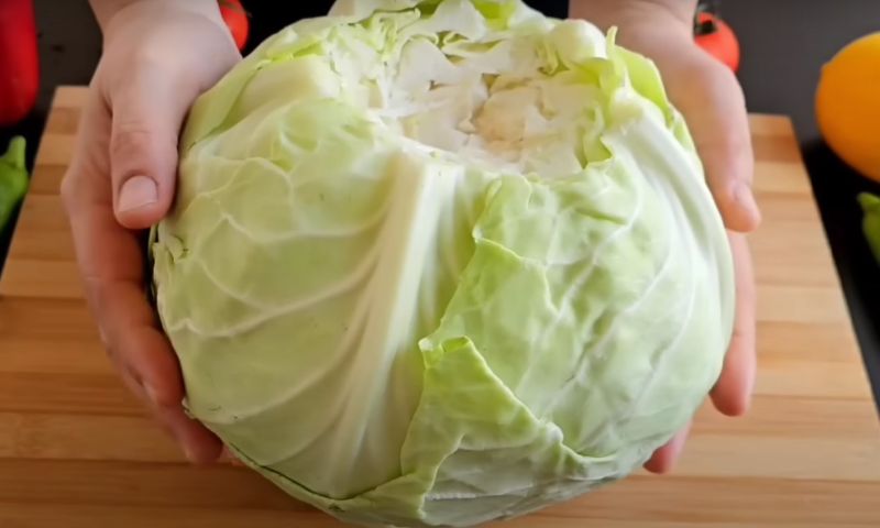 Чебуреки в капустяному листі