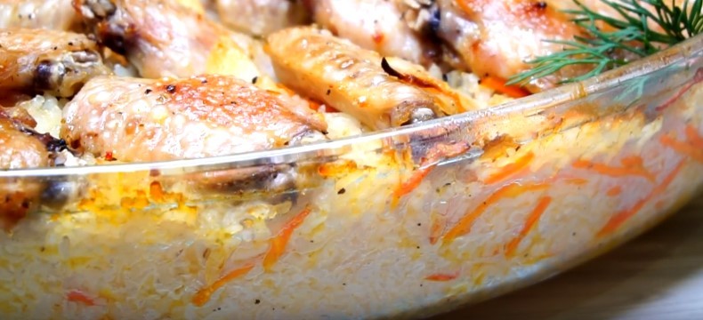 Курячі крильця з рисом в духовці. На смак виходять чудовими