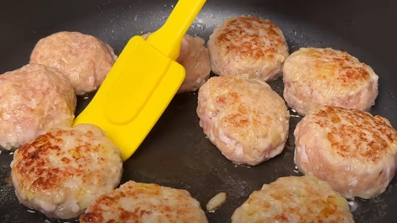 Тефтелі у вершковому соусі. Так смачно я ще не готувала
