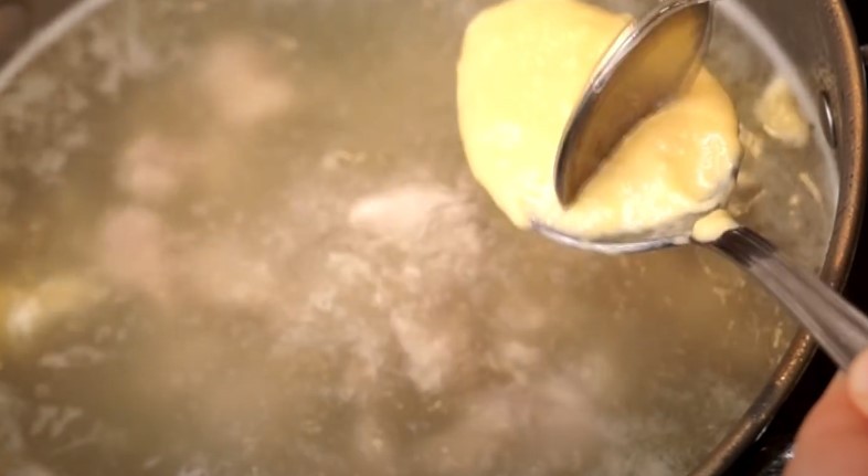 Суп з галушками на курячому бульйоні