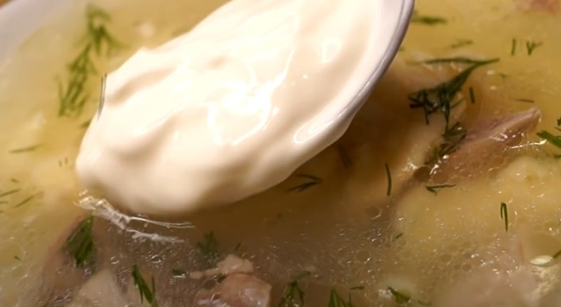 Суп з галушками на курячому бульйоні