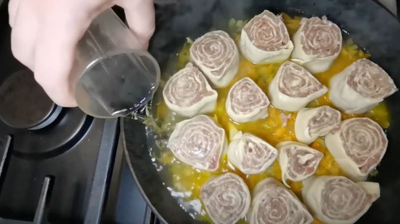 Все швидко і ліпити не треба! Рецепт пельменів на сковороді