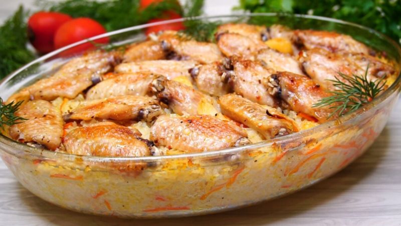 Курячі крильця з рисом в духовці
