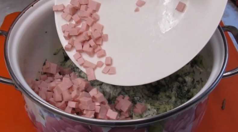 Кисло-солодка, пряна, солонувата, освіжаюча окрошка