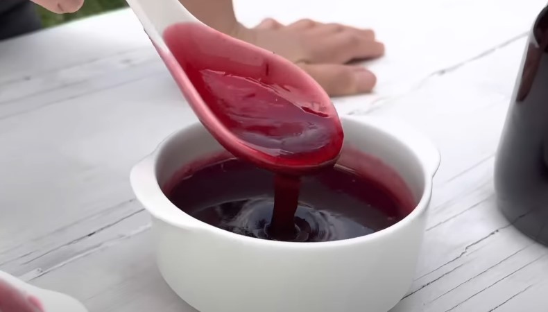 Королівське вишневе варення лише з 2 інгредієнтів