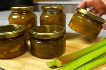 Варення з ревеню