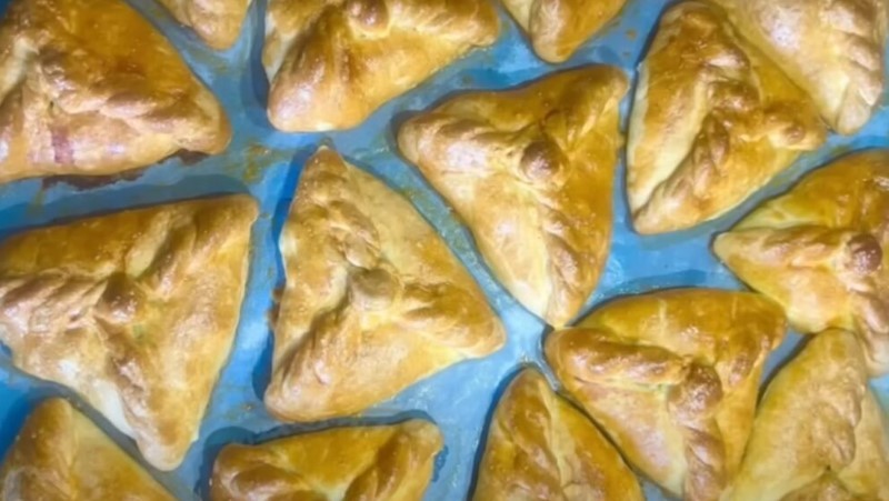 Це тісто ніколи не підводить. Золотисті пиріжки з будь-якою начинкою