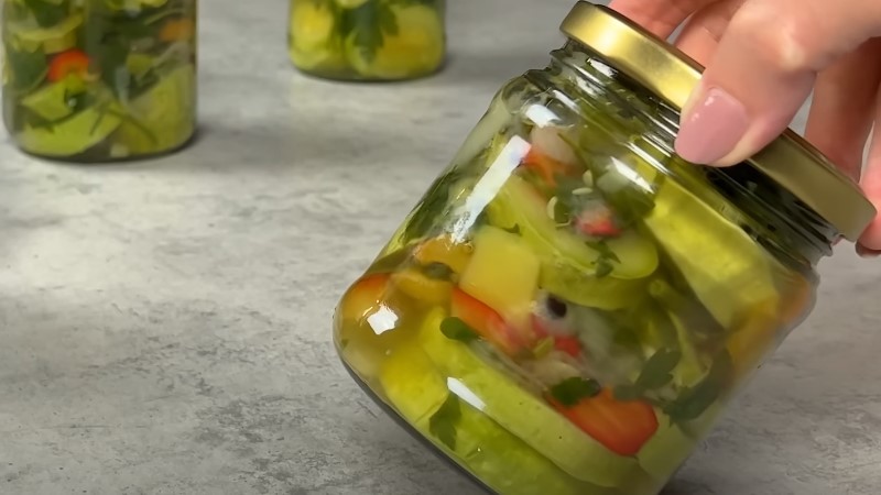 Мариновані кабачки на зиму: я вже друге літо готую їх тазами