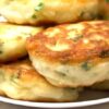 Оладки на кефірі з зеленою цибулею