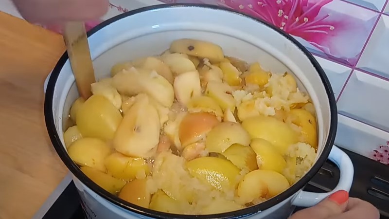Густе та ароматне яблучне желе