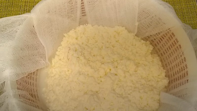 Домашній сир з трьох інгредієнтів